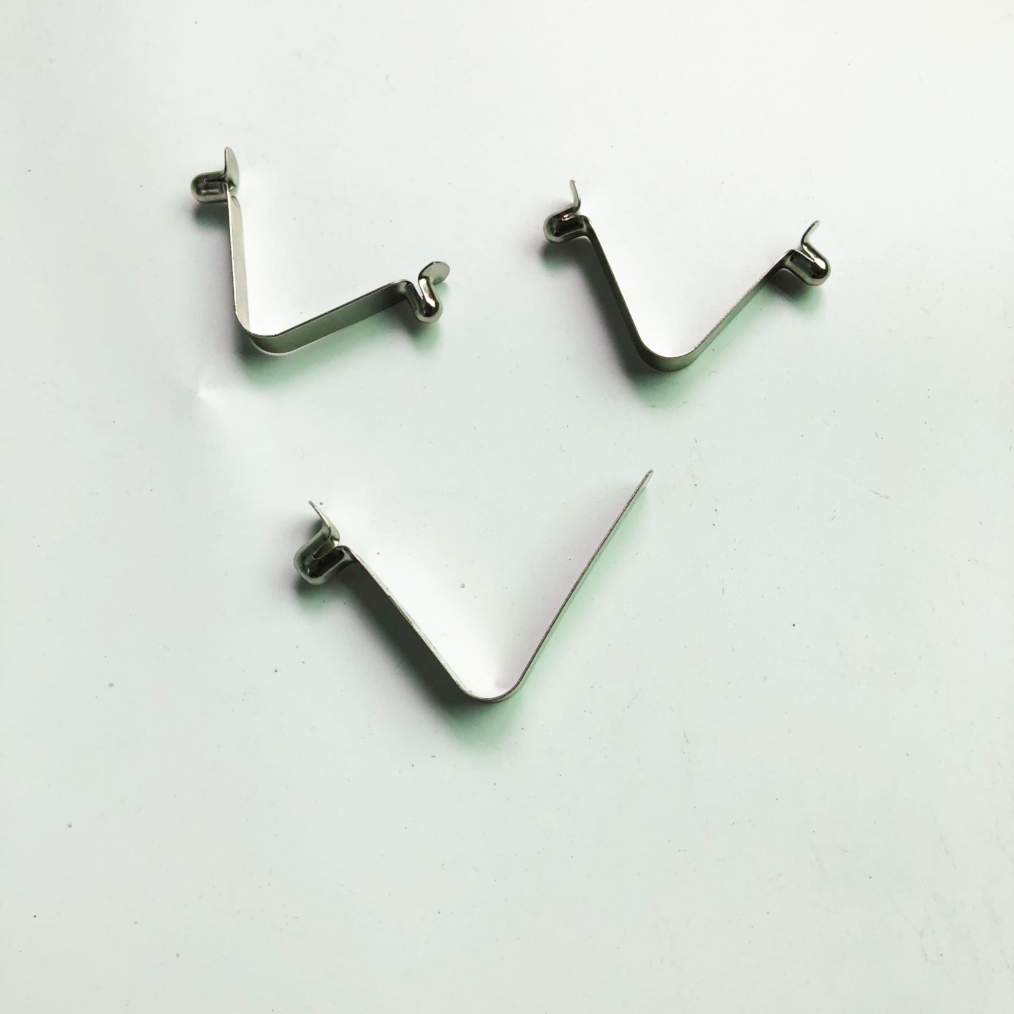 Custom Stainless Steel Sheet Leaf Bracket Stamping Metal Flat Clamp Contact Retaining V Shape Spring Clips